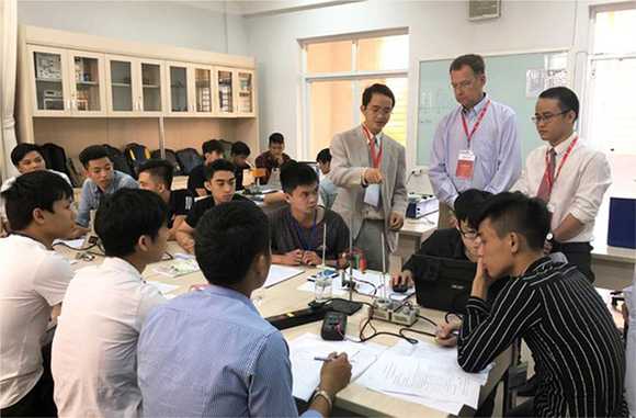 Các chuyên gia đánh giá ABETtrong buổi làm việc tại Trường ĐH Duy Tân